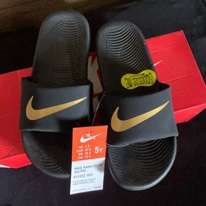 Nike Kawa Slide Black/Gold 5Y